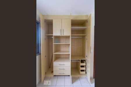 Apartamento à venda com 101m², 2 quartos e 2 vagasSuíte - Armário