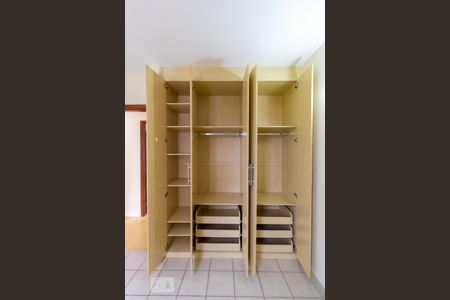 Apartamento à venda com 101m², 2 quartos e 2 vagasQuarto - Armário