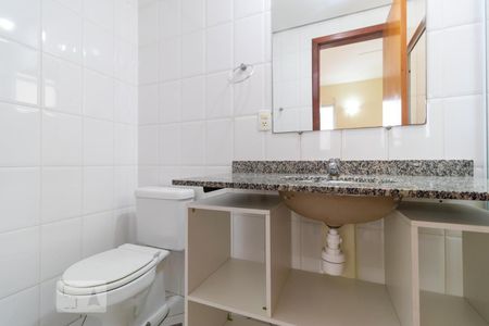 Apartamento à venda com 101m², 2 quartos e 2 vagasBanheiro da Suíte