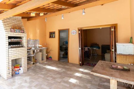 Casa à venda com 220m², 4 quartos e 3 vagasChurrasqueira