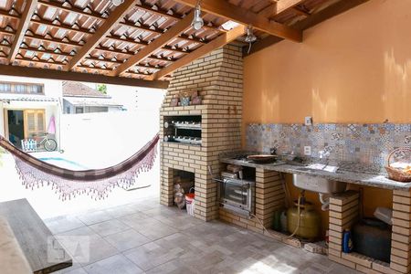 Casa à venda com 220m², 4 quartos e 3 vagasChurrasqueira