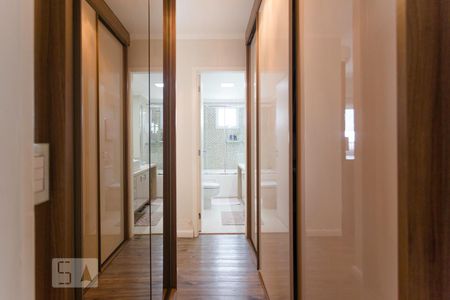 Apartamento à venda com 275m², 4 quartos e 3 vagas Apartamento à venda com 275m², 4 quartos e 3 vagasCloset Suite 1