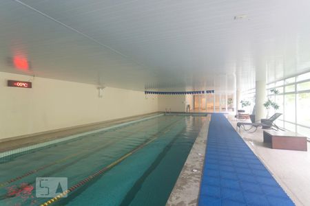 Apartamento à venda com 275m², 4 quartos e 3 vagas Apartamento à venda com 275m², 4 quartos e 3 vagasÁrea comum - Piscina Coberta