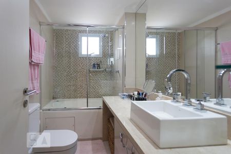 Apartamento à venda com 275m², 4 quartos e 3 vagas Apartamento à venda com 275m², 4 quartos e 3 vagasBanheiro Suite 1