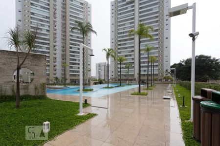Apartamento à venda com 275m², 4 quartos e 3 vagas Apartamento à venda com 275m², 4 quartos e 3 vagasÁrea comum - Piscina