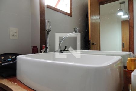 Casa de condomínio à venda com 200m², 2 quartos e 3 vagasBanheiro da Suíte