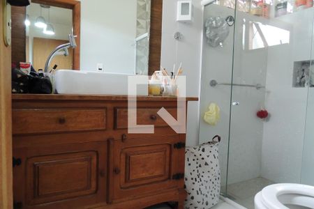 Casa de condomínio à venda com 200m², 2 quartos e 3 vagasBanheiro da Suíte