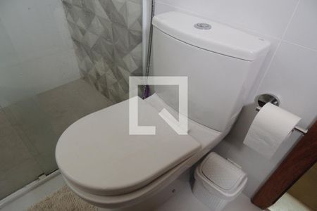 Casa de condomínio à venda com 200m², 2 quartos e 3 vagasBanheiro da Suíte