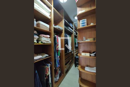 Casa de condomínio à venda com 200m², 2 quartos e 3 vagasCloset
