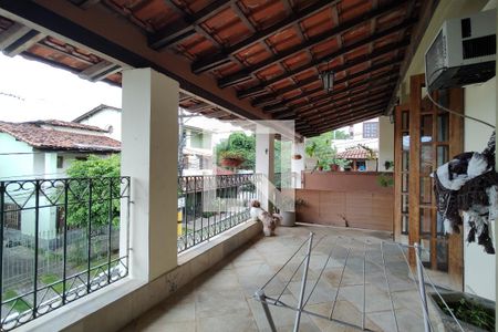 Casa de condomínio à venda com 200m², 2 quartos e 3 vagasvaranda