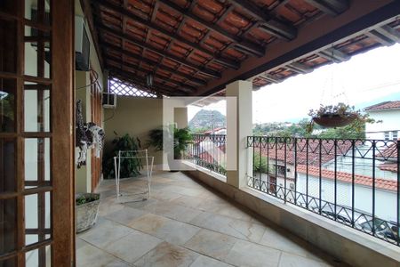 Casa de condomínio à venda com 200m², 2 quartos e 3 vagasvaranda