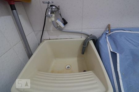 Casa à venda com 200m², 4 quartos e 3 vagas Casa à venda com 200m², 4 quartos e 3 vagasDetalhe da area de serviço - tanque