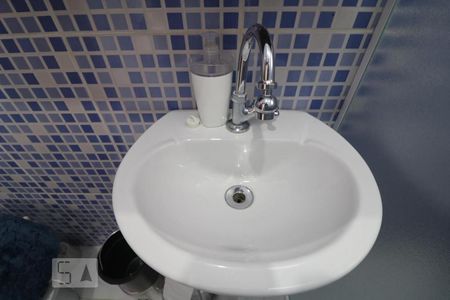 Casa à venda com 200m², 4 quartos e 3 vagas Casa à venda com 200m², 4 quartos e 3 vagasBanheiro Social - pia