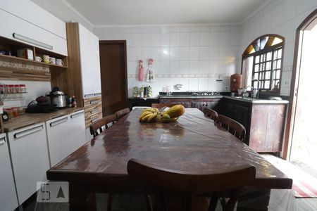 Casa à venda com 200m², 4 quartos e 3 vagas Casa à venda com 200m², 4 quartos e 3 vagasCozinha