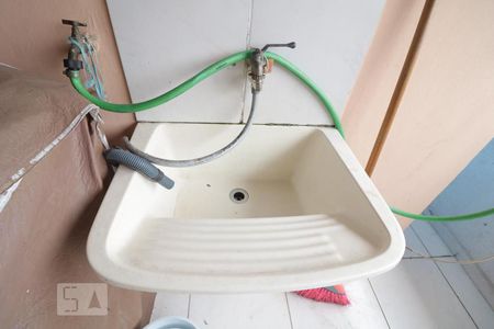 Casa à venda com 200m², 4 quartos e 3 vagas Casa à venda com 200m², 4 quartos e 3 vagasDetalhe da area de serviço - tanque