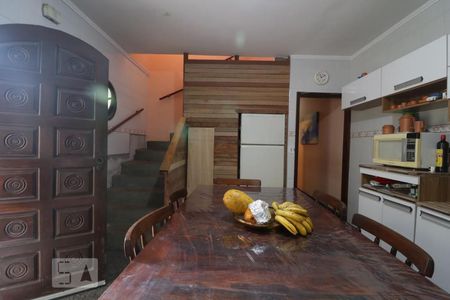Casa à venda com 200m², 4 quartos e 3 vagas Casa à venda com 200m², 4 quartos e 3 vagasCozinha