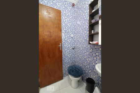 Casa à venda com 200m², 4 quartos e 3 vagas Casa à venda com 200m², 4 quartos e 3 vagasBanheiro Social