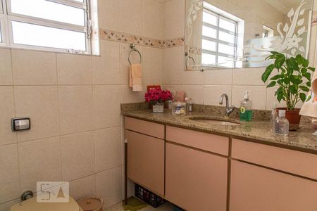 Casa à venda com 330m², 3 quartos e 2 vagasBanheiro da Suíte 1