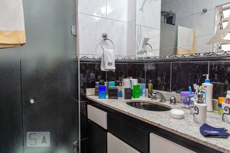 Casa à venda com 330m², 3 quartos e 2 vagasBanheiro da Suíte 2