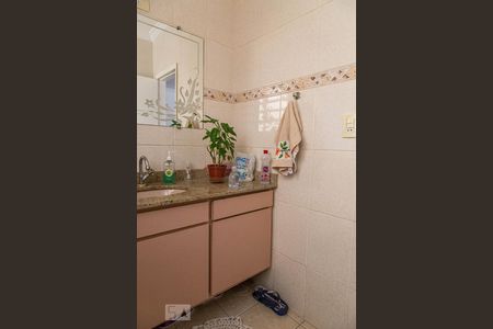 Casa à venda com 330m², 3 quartos e 2 vagasBanheiro da Suíte 1