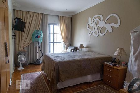 Casa à venda com 330m², 3 quartos e 2 vagasQuarto Suíte 1