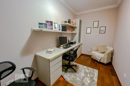 Casa à venda com 328m², 4 quartos e 6 vagasEscritorio