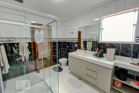 Casa à venda com 328m², 4 quartos e 6 vagasBanheiro Suite