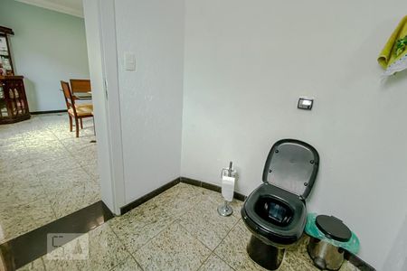 Casa à venda com 328m², 4 quartos e 6 vagasLavabo