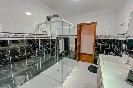 Casa à venda com 328m², 4 quartos e 6 vagasBanheiro Suite