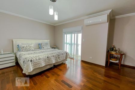 Casa à venda com 328m², 4 quartos e 6 vagasSuite