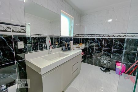 Casa à venda com 328m², 4 quartos e 6 vagasBanheiro Suite