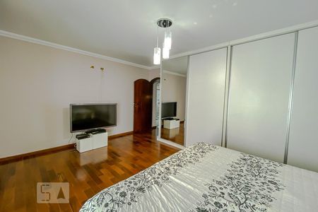 Casa à venda com 328m², 4 quartos e 6 vagasSuite