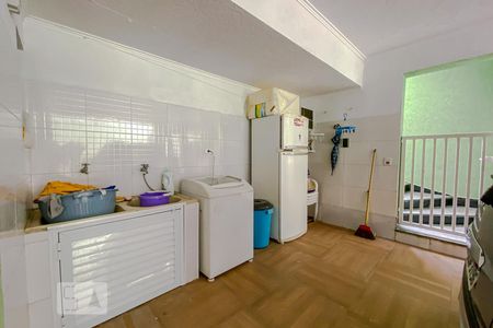 Casa à venda com 328m², 4 quartos e 6 vagasLavanderia