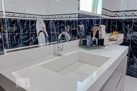 Casa à venda com 328m², 4 quartos e 6 vagasBanheiro Suite