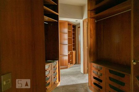 Apartamento para alugar com 285m², 4 quartos e 4 vagas Apartamento para alugar com 285m², 4 quartos e 4 vagasCloset