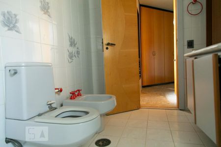 Apartamento para alugar com 285m², 4 quartos e 4 vagas Apartamento para alugar com 285m², 4 quartos e 4 vagasBanheiro da Suíte 3