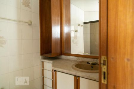 Apartamento para alugar com 285m², 4 quartos e 4 vagas Apartamento para alugar com 285m², 4 quartos e 4 vagasBanheiro da Suíte 2