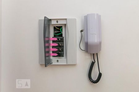 Sala - Quadro de luz e interfone de apartamento à venda com 1 quarto, 40m² em Irajá, Rio de Janeiro
