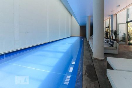 Apartamento à venda com 65m², 1 quarto e 1 vagaÁrea comum - Piscina