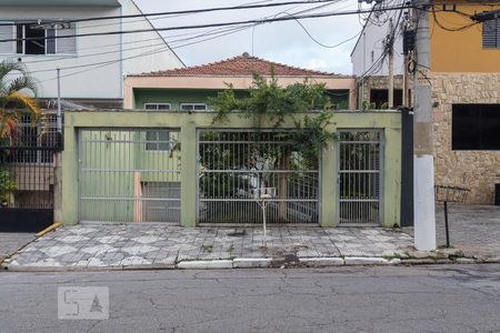 Casa à venda com 107m², 1 quarto e 1 vaga Casa à venda com 107m², 1 quarto e 1 vagaFachada