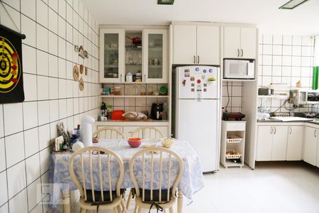 Apartamento à venda com 245m², 3 quartos e 4 vagas Apartamento à venda com 245m², 3 quartos e 4 vagasCozinha