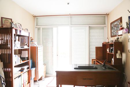 Apartamento à venda com 245m², 3 quartos e 4 vagas Apartamento à venda com 245m², 3 quartos e 4 vagasQuarto 2