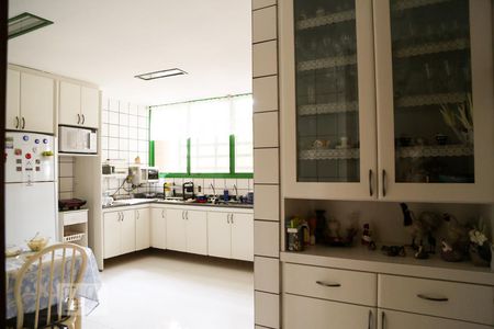 Apartamento à venda com 245m², 3 quartos e 4 vagas Apartamento à venda com 245m², 3 quartos e 4 vagasCozinha