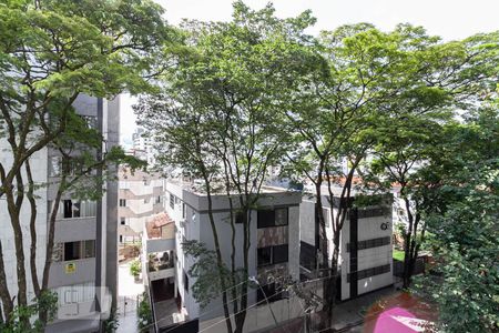Corredor de apartamento para alugar com 2 quartos, 70m² em Sion, Belo Horizonte