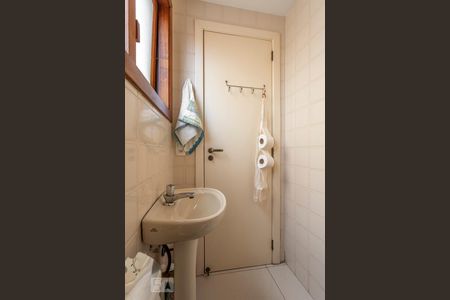 Apartamento para alugar com 232m², 3 quartos e 3 vagasBanheiro de Serviço