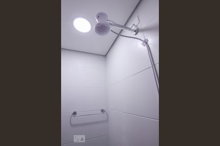 Banheiro de kitnet/studio para alugar com 1 quarto, 10m² em Bom Retiro, São Paulo