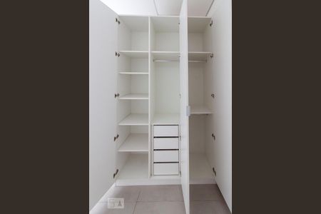 Casa à venda com 100m², 3 quartos e 1 vaga Casa à venda com 100m², 3 quartos e 1 vagaQuarto 1 - Armários