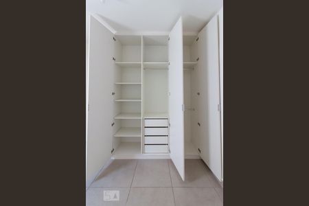 Casa à venda com 100m², 3 quartos e 1 vaga Casa à venda com 100m², 3 quartos e 1 vagaQuarto 2 - Armários