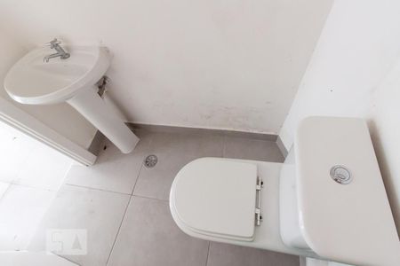 Banheiro de serviço de casa à venda com 3 quartos, 100m² em Jardim Trussardi, São Paulo