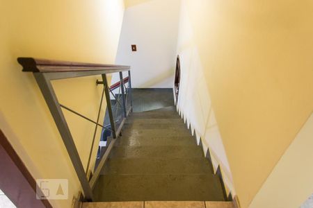 Casa à venda com 173m², 3 quartos e 2 vagas Casa à venda com 173m², 3 quartos e 2 vagasEscadas